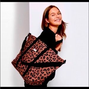 SOLD!!-VS PINK TOTE NWT💥